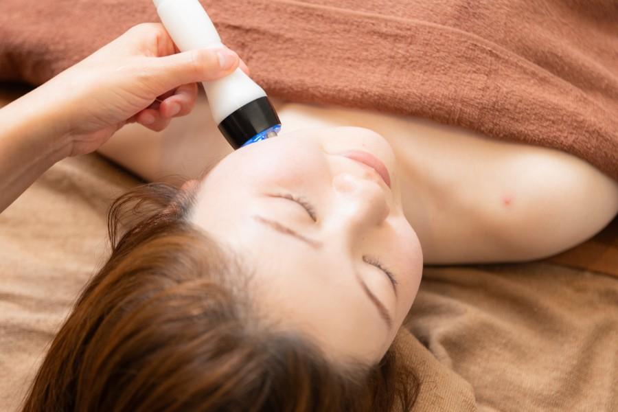 【初回限定】Wマシンで徹底小顔！ハイパーナイフ+EMS（パック・マッサージ付）70分