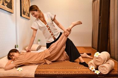 タイ古式マッサージ(フットバス＆ドライヘッドスパ付) 70分