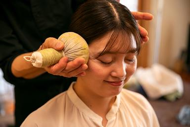 【通常メニュー】肩から上のピンダスウェダナ(ハーブボール温圧発汗法)　 30分