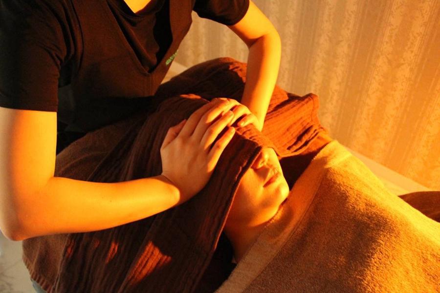 お手軽に当店自慢の施術を体験!極上ドライヘッドスパ 30分