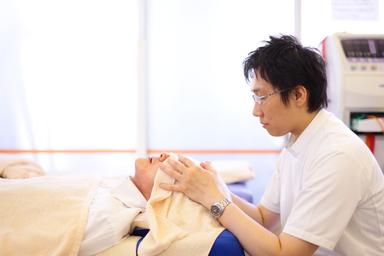 《頭の重さ&ツラさに！》頭の辛さ緩和ヘッドスパ付き:整体 60分