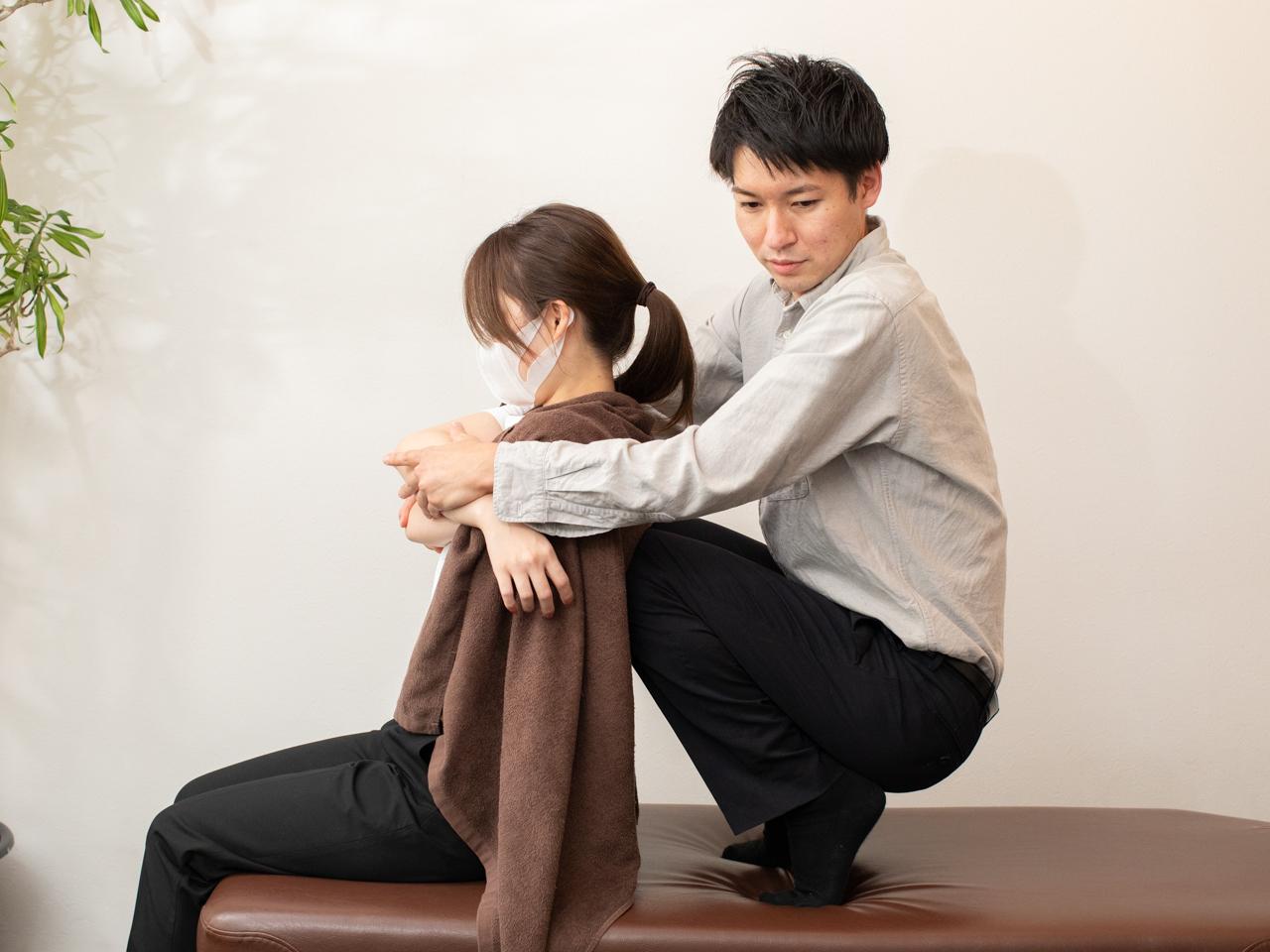 《猫背・巻き肩の方向け☆》猫背・巻き肩整体＋姿勢矯正 90分￥10200→￥6600