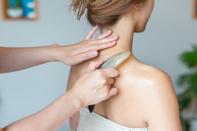 [男女共通]うつ伏せ全身デトックスかっさ(漢方湯付) 60分