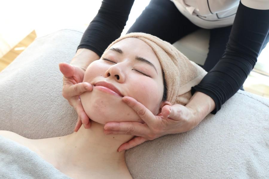 小顔リンパフェイシャルマッサージ 70分