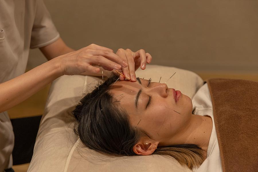 【新規限定】しわたるみくすみなどあらゆる肌悩みに◎内側からアプローチするので即効性バツグン★美顔鍼 60分 通常料金9,900円