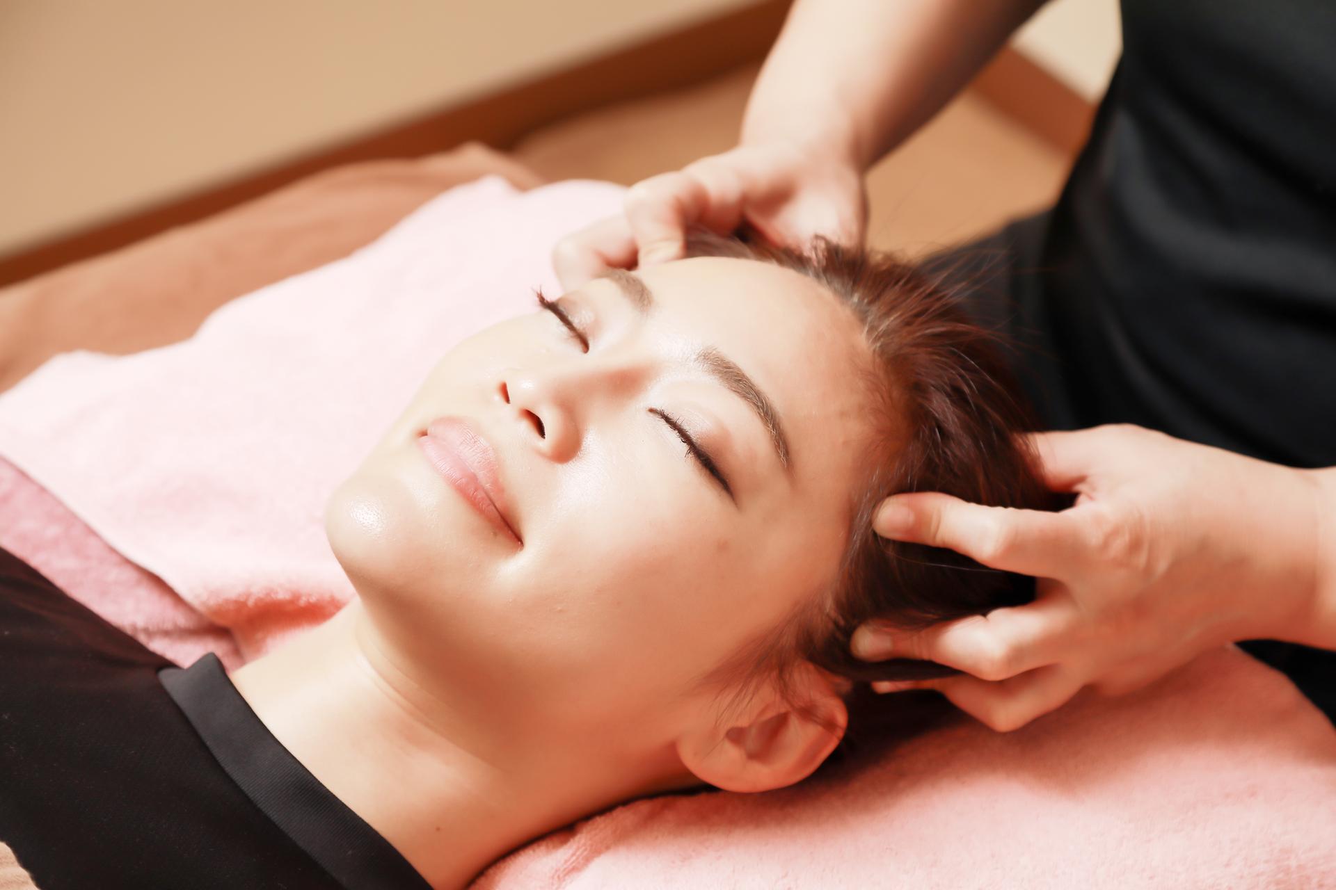 【首肩コリを念入りに！首肩リラックス】極上ヘッドスパ×上半身ほぐし70分