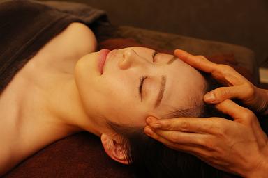 顔の張り・艶・ほうれい線◆小顔リフトアップコース 80分