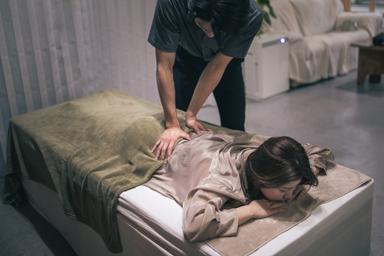 ボディーマッサージ&ヘッドスパ【45 min】（with body massage and scalp massage）