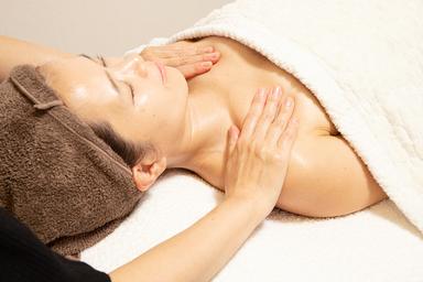 【新規限定】ドライヘッド＋フェイシャル首デコルテ肩80分☆お顔周りのオールハンドマッサージでくすみ毛穴たるみむくみを撃退！