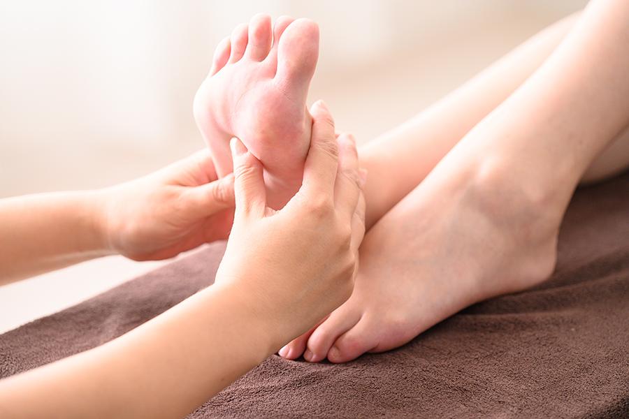 足つぼ (Foot Reflexology) 60分