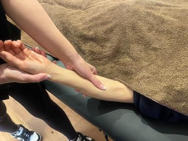 手ほぐしコース 20分（HandCare 20）※着替込み（上のみ）