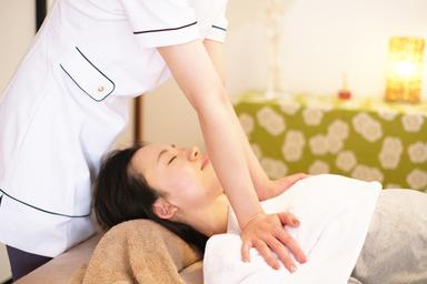 骨格調整×タッチケア(背面) 45分