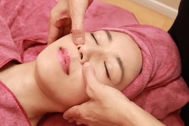 フランス式リンパドレナージュ:顔 施術30分+カウンセリング