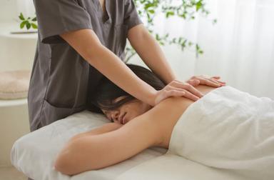 【癒しとスッキリを両立♪】満たされる背中オイルほぐし 30分
