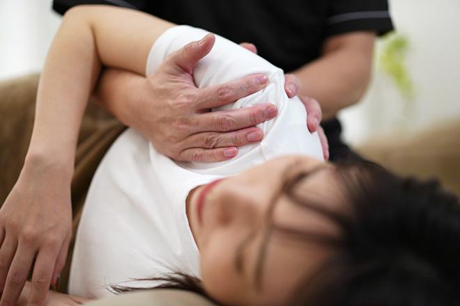 【新規限定】【辛い肩こりの方◎】【福岡在住、勤務の方】肩甲骨はがし＋骨盤矯正コース50分 通常料金10,800円→5,980円