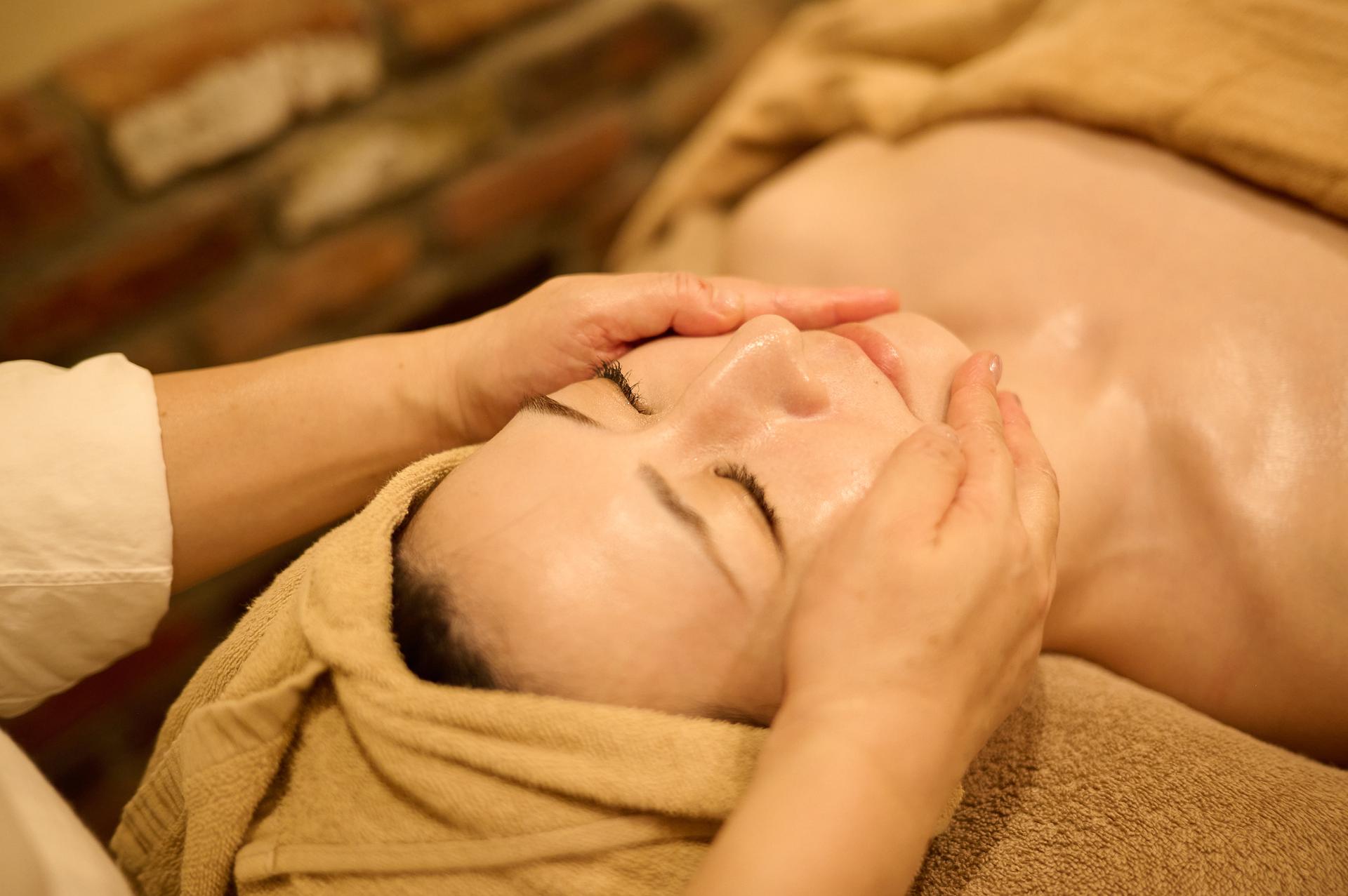 【再来限定】フェイシャル2・アロマトリートメントコース  12,000円10％off