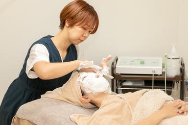 サロンサイトからのご予約【新規限定】【シミと角質汚れをケア】シミケア10分＆泡パックフェイシャル 60分 通常料金9,900
