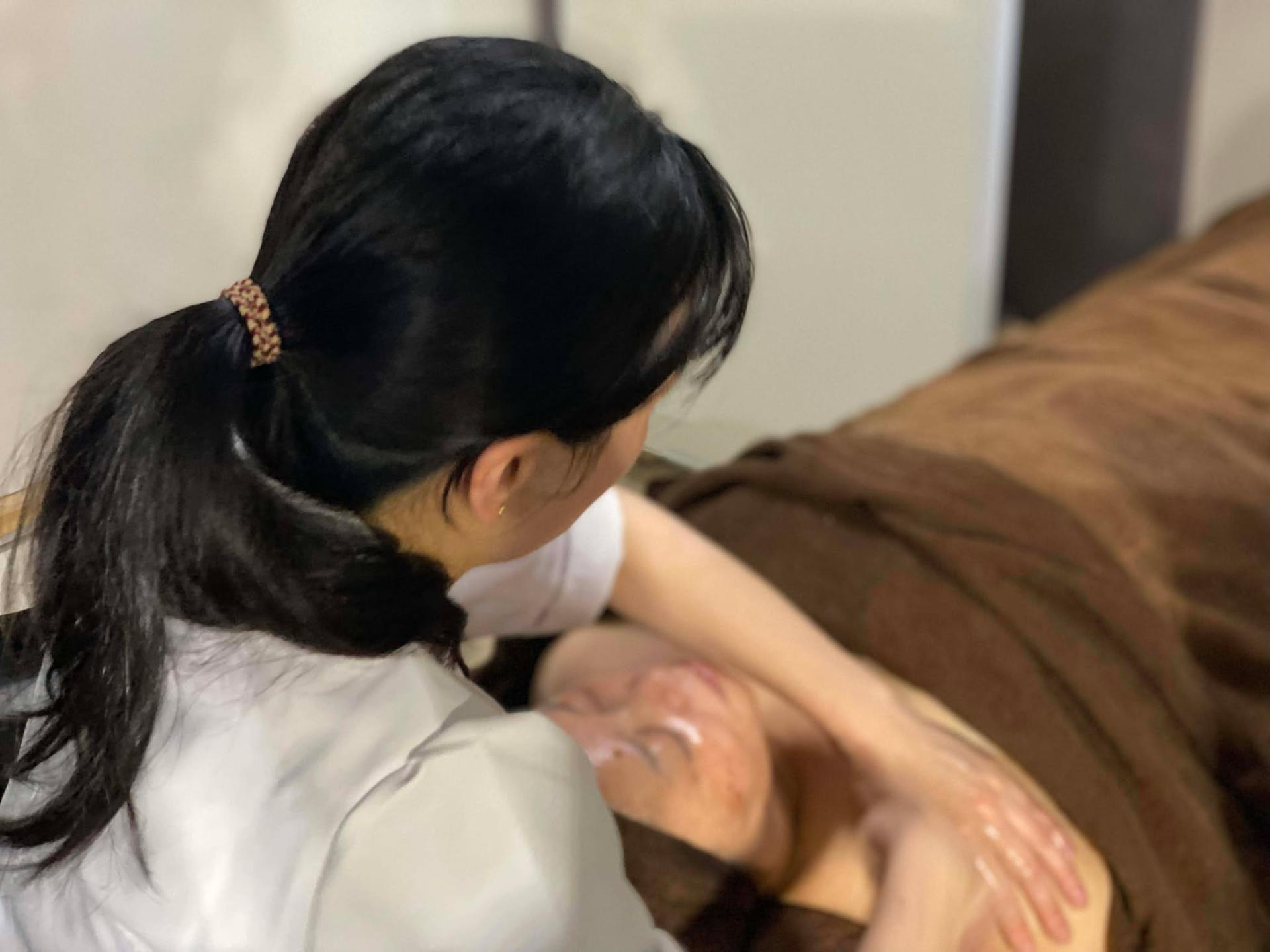 睡眠の質を高めサットヴァに導く。最上級ヘッド＆首肩・指先50分