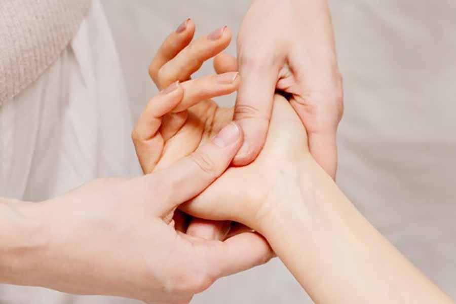 【むくみ・疲れ・冷えに】骨盤調整＋ハンドトリートメント 20分