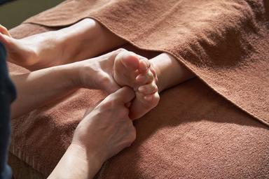 【☆12月限定☆】  足つぼ 40分＋無料10分クリスマスプレゼント 合計50分♪　通常料金5,500円が↓