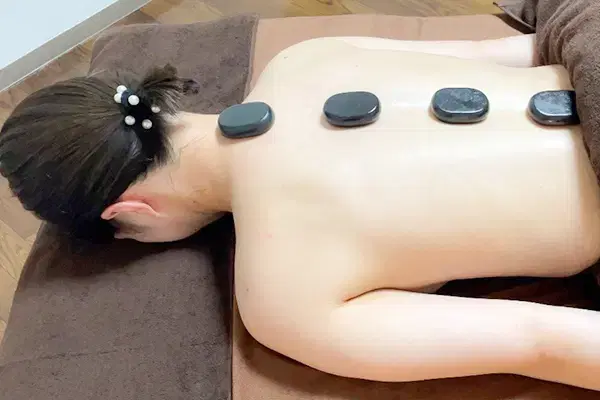 【新規限定】ホットストーンマッサージ 90分 通常12,100円 Hot Stone Massage 90min.
