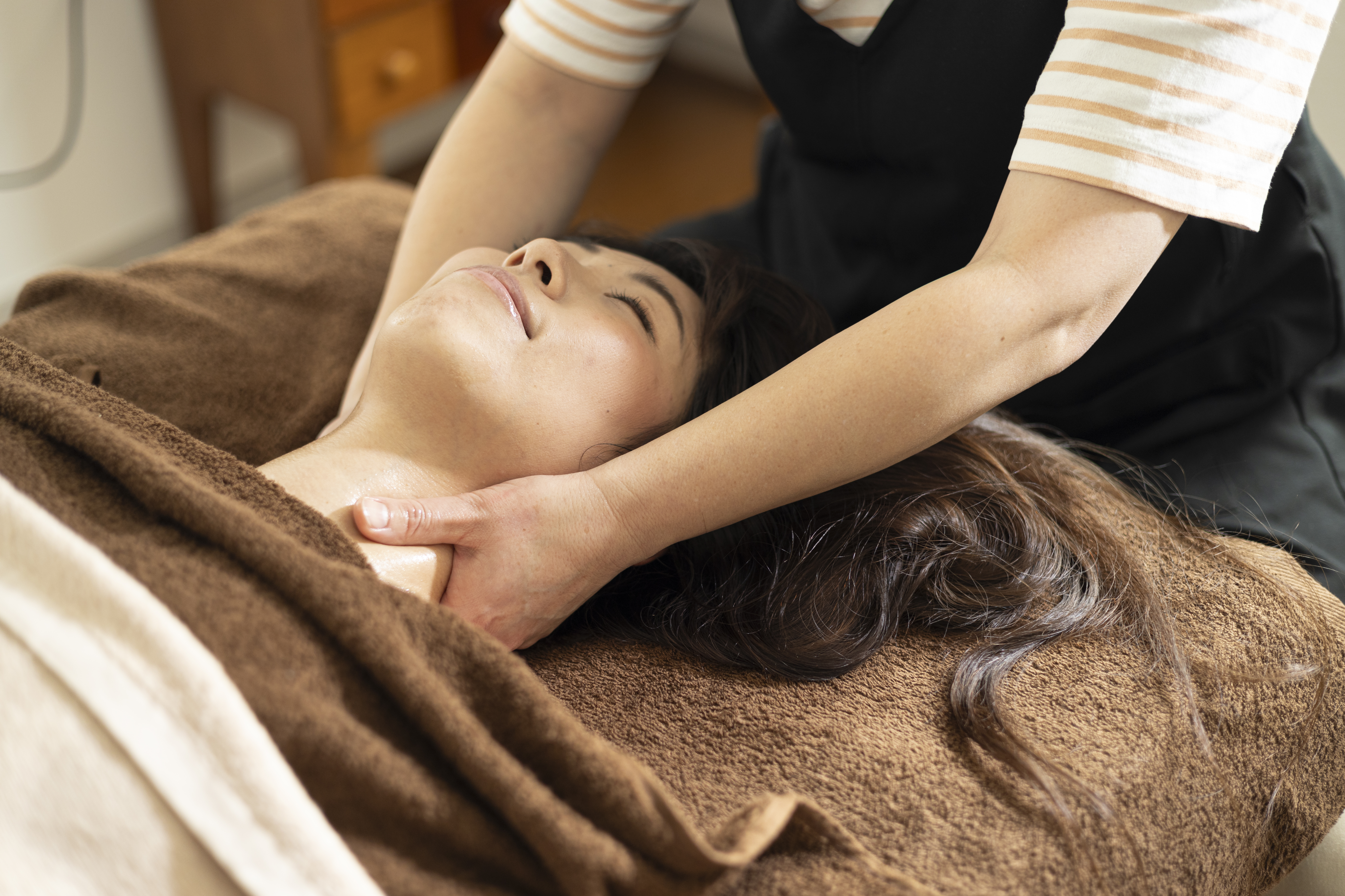 ≪宙≫【おすすめ】頭と体がふわりと浮かぶ静寂のヘッドスパ付きトリートメント110分～よく眠れない、頭が重たいと感じる方に