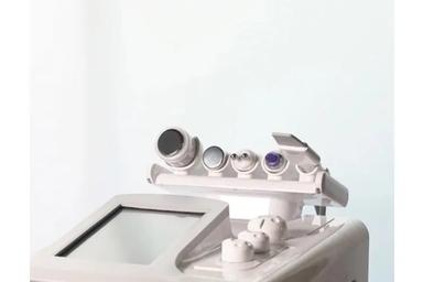 《美容機器》エアセラム使用フェイシャルエステ (ヒト幹細胞美容液あり) 60分