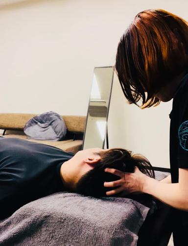 ヘッドマッサージで頭スッキリ！全身もみほぐし＋ヘッド 75分