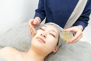 ハイドラ毛穴洗浄全顔+ヒト幹細胞美容液導入 60分