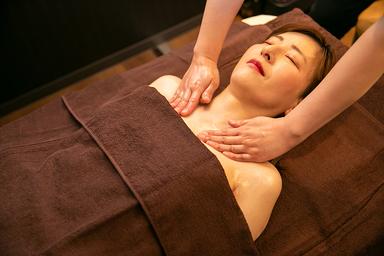 《首肩スッキリ鎖骨美人に♪》デコルテケア 30分