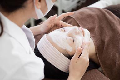 【新規限定】角質除去＆保湿★フェイシャルWAX脱毛+モデリングパック 90分 通常料金7,500円