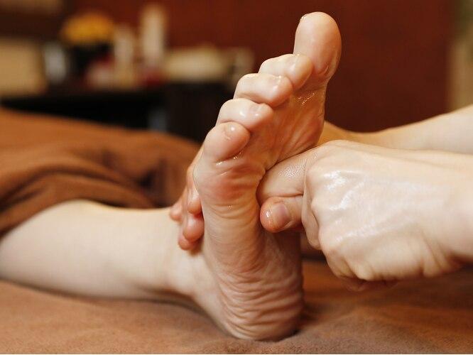 《New》痛いけどスッキリ☆中国式足つぼマッサージ(足湯付)30分/2800円