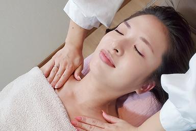 【8種のアロマの効能を全身に】アロマタッチ(背中&足裏)プレゼントにもオススメ 45分