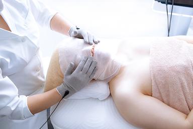《Face》リフトアップ艶肌エレクトロポレーション (美容液導入付き) 50分
