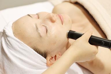 【しわ・たるみの気になる方】エッセンシャルエイジングケアコース 90分