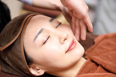 【新規限定】毛穴汚れを除去し超音波でたるみを撃退♪フェイシャルエステ 60分 通常料金7,000円