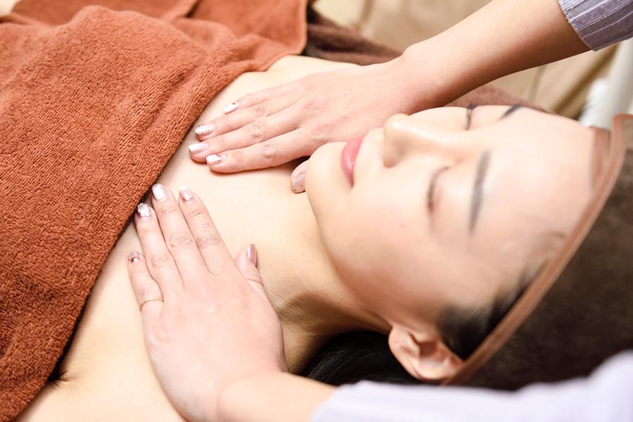 フェイシャルエステ＋デコルテマッサージ 100分