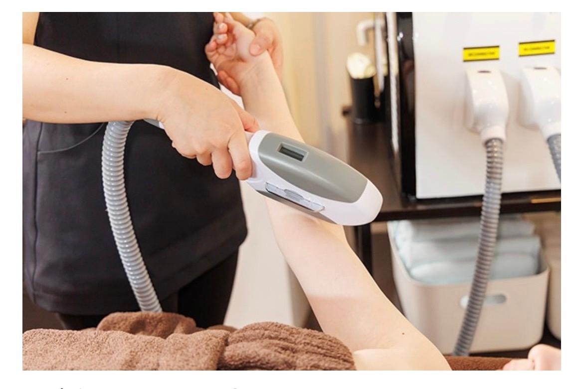 男性顔脱毛(両ほほ、鼻、眉間、こめかみ、おでこ) 40分