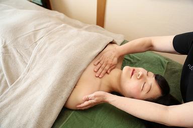 《初回》フェイシャルエステ (骨盤調整付き) 90分