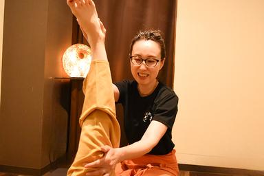 【再来限定】【5種から選べるアロマ付き】オイルフット40分+ボディケア90分 