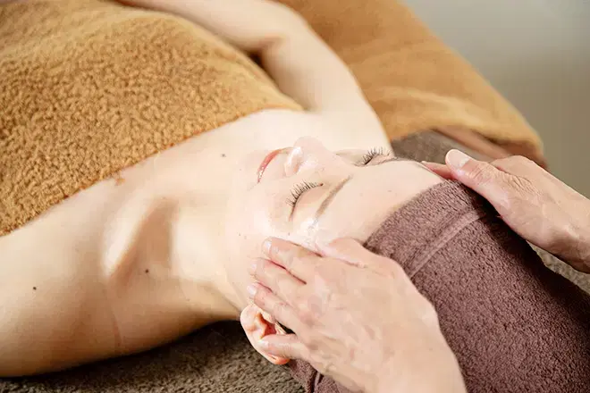 【新規限定】太陽光対策　美白とシワ改善が気になる方のフェイシャルエステ60分通常料金5,500円