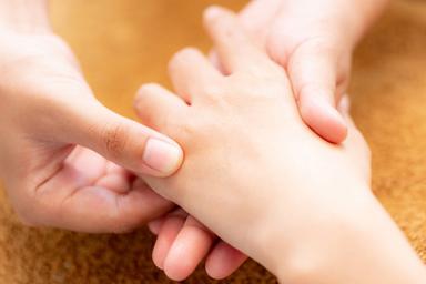 【新規限定】【二の腕が気になる方へ】 腕全体リンパマッサージ&骨盤調整付き 60分 通常料金6,380円