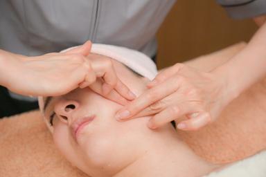 【小顔効果☆人気NO.1】フェイシャル(小顔リンパマッサージ)&骨盤調整  90分