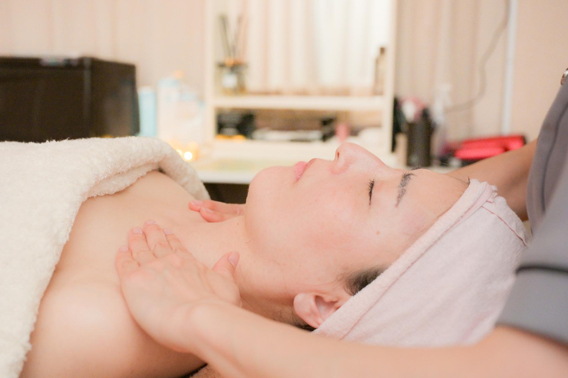 【新規限定】【肌質改善◎】小顔リンパマッサージ＋ドライヘッドマッサージ＋骨盤調整付 90分 通常料金16,500円