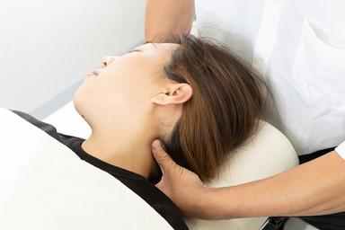 【新規限定】骨格から整える小顔調整で気になるたるみ・くすみも改善♪小顔調整＋ヘッドスパ 35分 通常料金4,400円