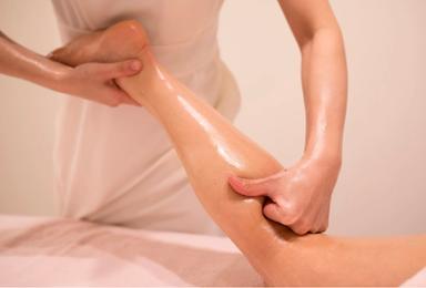 下半身スッキリ★【脚オイルリンパマッサージむくみ・疲れ回復・旅先でも身体が整う感覚】スッキリ 15分3000円⇒2000円