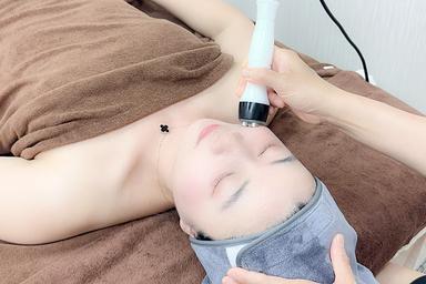 フェイシャルマッサージ+毛穴洗浄+小顔ハイパーナイフ 120分