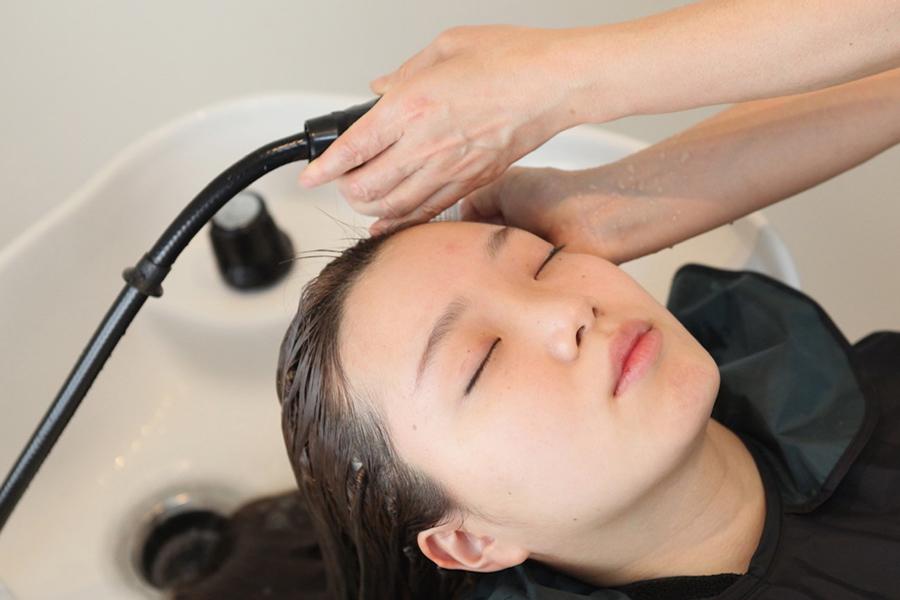 こだわりのお湯を流しながら頭皮マッサージ！目元、不眠などのお悩みに◎酵素ヘッドスパ&耳つぼ＋酵素風呂 35分