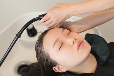 こだわりのお湯を流しながら頭皮マッサージ！目元、不眠などのお悩みに◎酵素ヘッドスパ&耳つぼ＋酵素風呂 35分