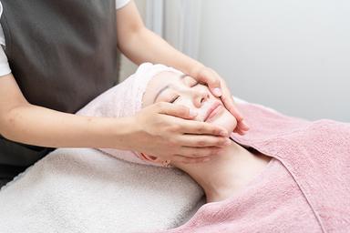 【新規限定】【ハリを取り戻して若見え肌へ】オールハンド再生美容フェイシャル 60分 通常料金11,000円